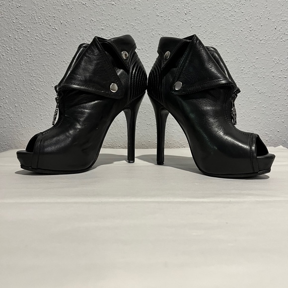 Alexander McQueen Shoes - 🔥Alexander McQueen 6 Stilettos moto jacket style shoes! Preloved by me🔥